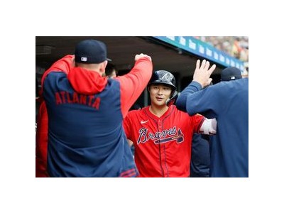 김하성 이적 후 첫 경기에서 힘 빼는 모습 보여줘