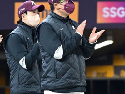 키움 정현우 빛나고 타자들 홈런 폭발로 2연승 달성