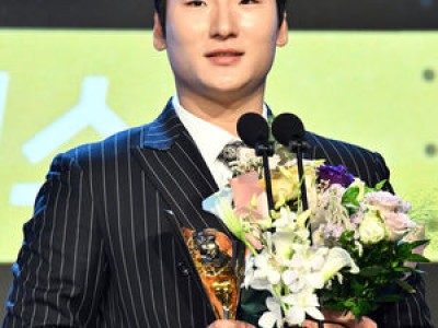 곽빈 데뷔 첫 10승으로 다승왕 등극