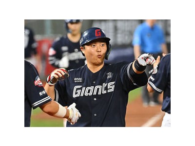 한동희 3루 수비 출전에 롯데 팬들 기대감 높아져