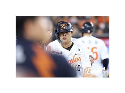 한화 이글스가 KT에 3대13으로 완패하며 4연패 빠짐